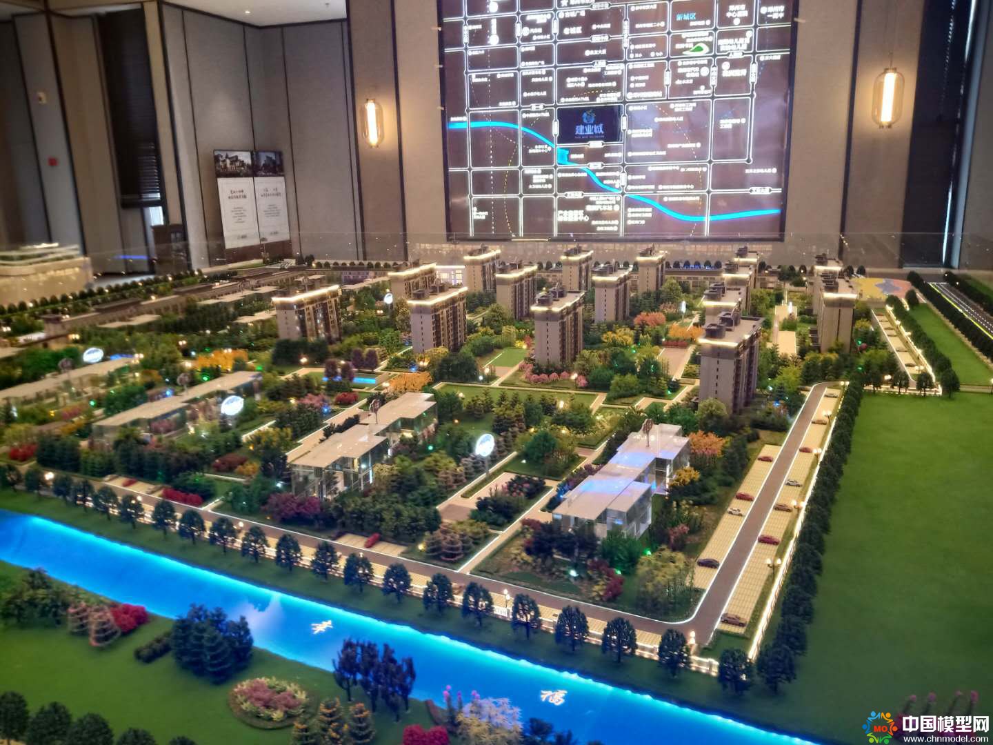 樓盤沙盤模型制作、別墅沙盤模型制作、城市規劃沙盤制作、建筑模型設計制作、工業模型設計制作、數字多媒體沙盤制作